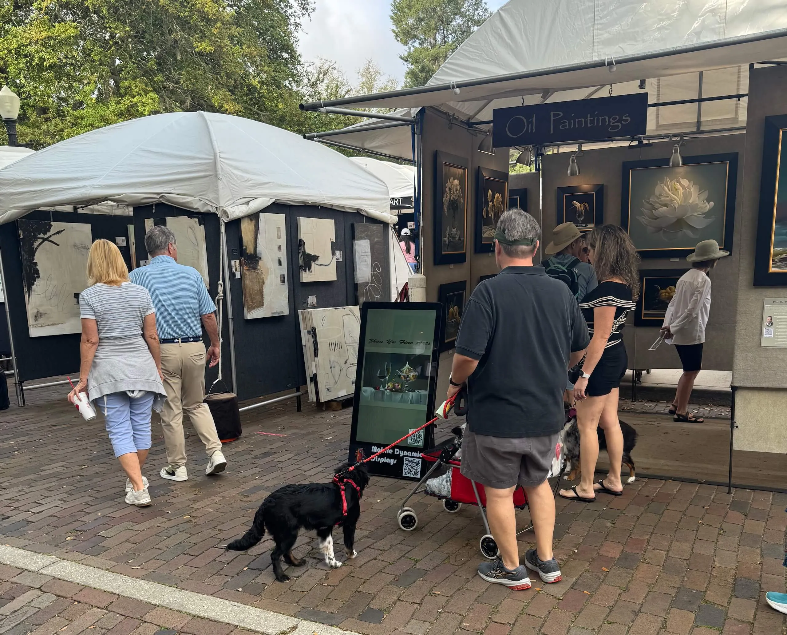 Dynamic mobile display at an outdoor event